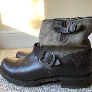 Frye boots size 10. Green/ tan top